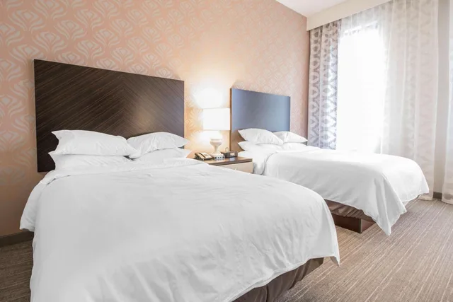جناح بسريرين كوين مع أريكة، Embassy Suites Louisville Downtown 4/7