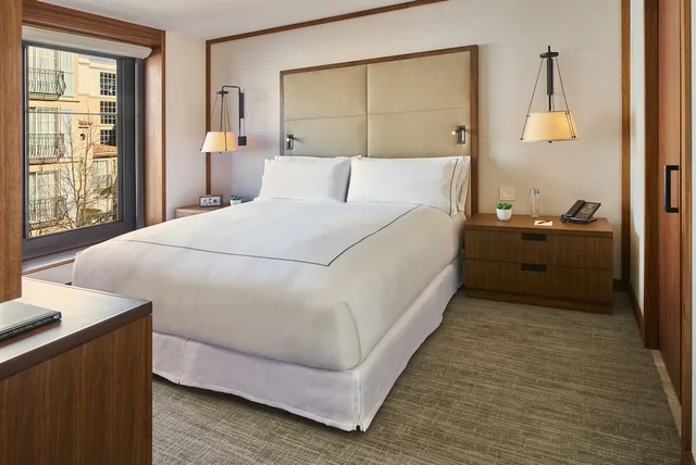 1 Bedroom, Suite, King Bed, 1.5 Bathrooms, Sofa، The Clement Hotel 1/2