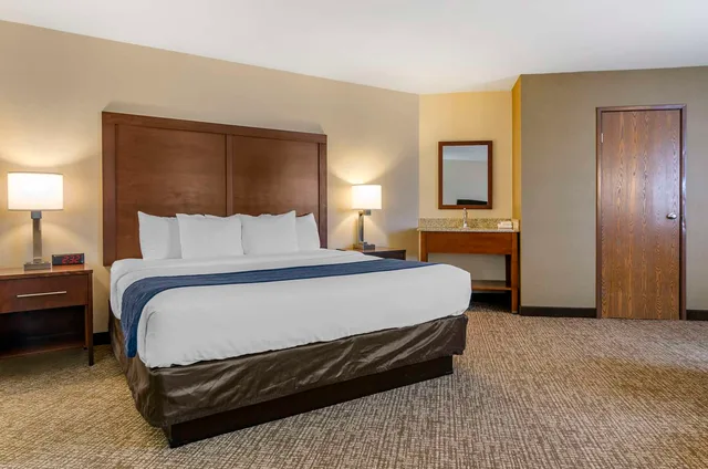 غرفة بسرير كينج لذوي الإعاقة، Comfort Inn Bozeman near University 1/2