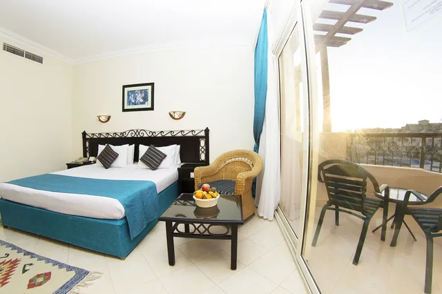 Superior, Double Bed, Lateral Pool or Side Sea View, V Grand Beach Resort - Sahl Hasheesh 4/10