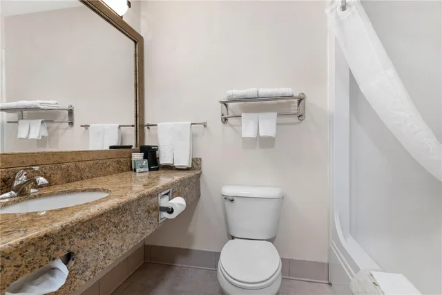 غرفة بسرير كينج بجاكوزي، Best Western Brookfield 3/5