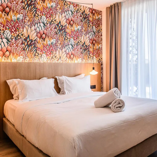 جناح جونيور، Afterwork Hotel 2/10