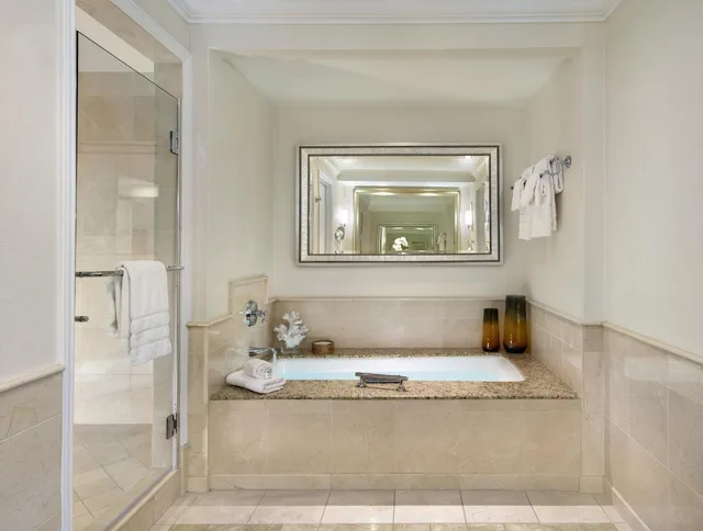 جناح بإطلالة على الفناء بغرفة نوم واحدة، Balboa Bay Resort 2/2