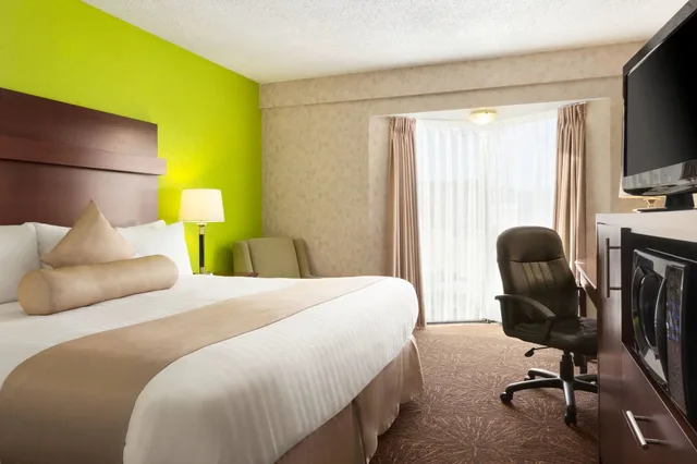 غرفة بسرير كينج، Travelodge By Wyndham Lloydminster 3/5