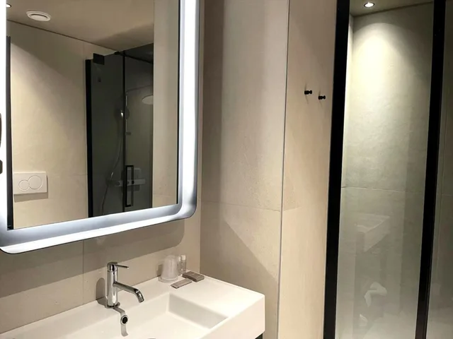 غرفة بسرير كوين بإطلالة على المدينة بشرفة، Scarlatti Hotel Milano 3/3