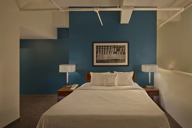 جناح بسرير كينج بغرفة نوم واحدة مع أريكة، Residence Inn By Marriott Hartford Downtown 1/2