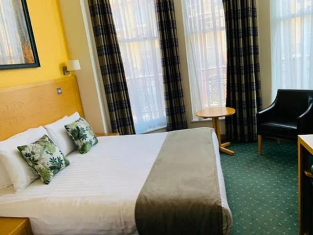 غرفة قياسية بسرير كوين، Regency Hotel Parkside 1/2