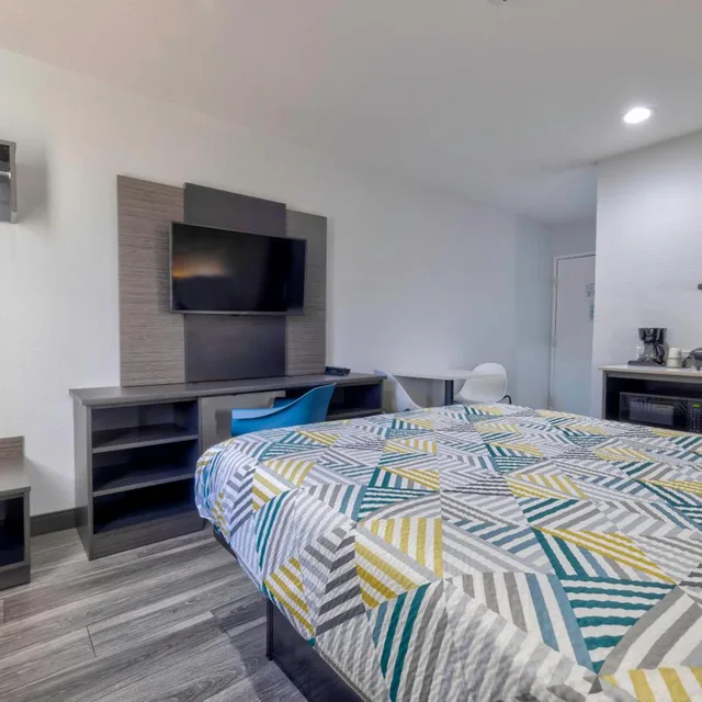 Deluxe, King Bed, Studio6 Little Rock, AR - South 2/7