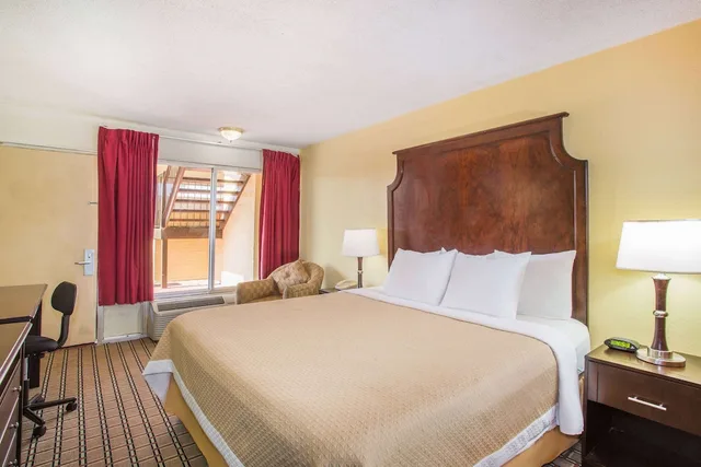 غرفة بسرير كينج للمدخنين لذوي الإعاقة، Days Inn By Wyndham Blytheville 1/1