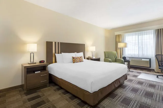 Standard, King Bed, Accessible, Best Western Plus The Inn At Horse Heaven 1/4