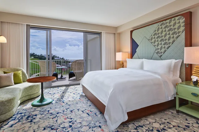Guest Room, King Bed, Partial Ocean View, Balcony, The St. Regis Bermuda Resort 2/3