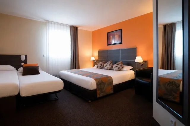 غرفة عائلية، Hotel the Originals Saint Etienne Aeroport Actuel 3/4