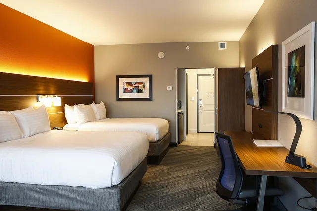جناح بسريرين كوين مع أريكة، HOLIDAY INN EXPRESS EVANSVILLE 1/3