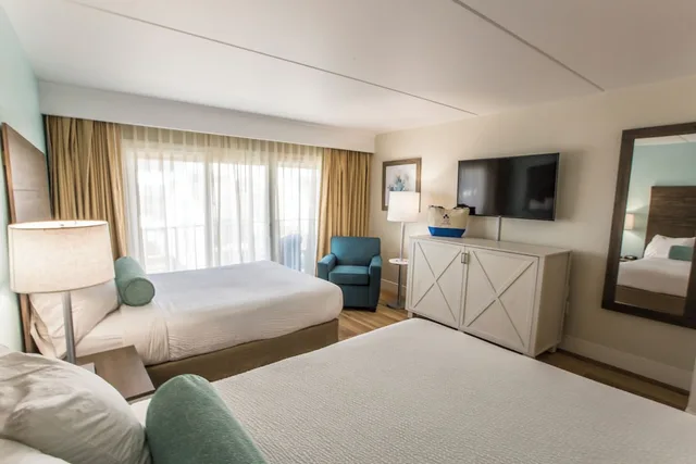 Suite, 2 Queen Beds, Lateral Side Ocean View، Princess Royale Oceanfront Resort 2/4