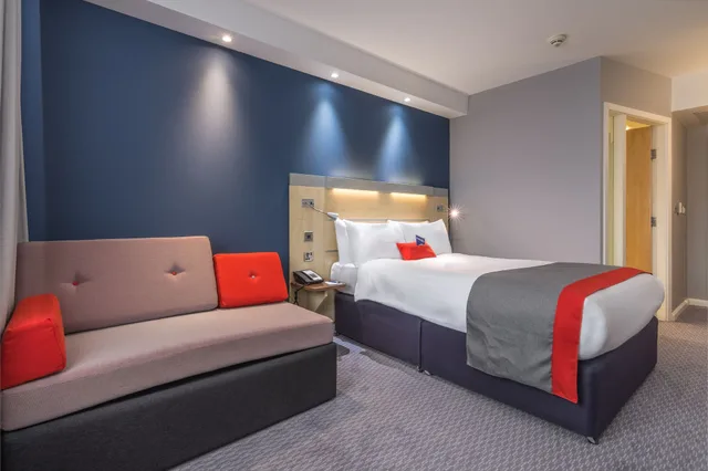 Standard, Double Bed, Sofa, Holiday Inn Express Kettering 5/7