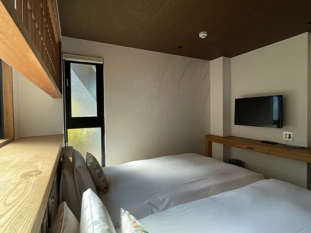 Hollywood, Superior, Twin Beds، Gion Missen 2/4