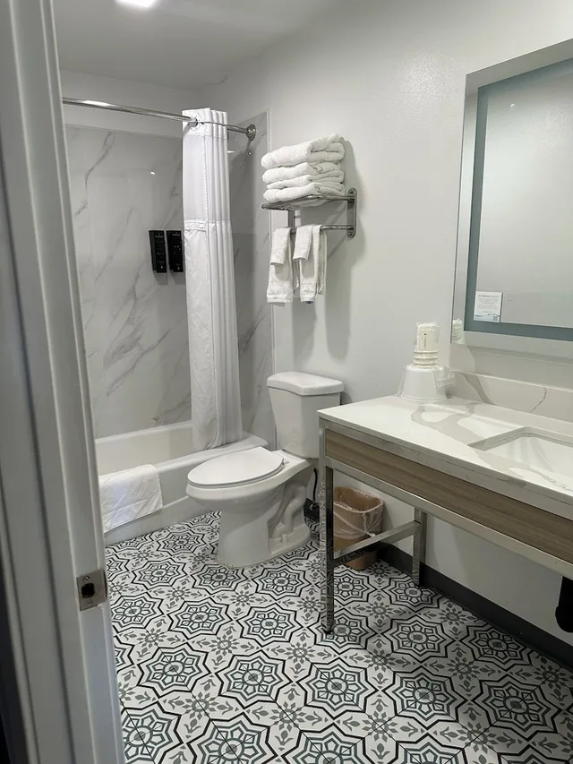 جناح بسريرين كينج، Super 8 by Wyndham Oceanside Downtown 3/4
