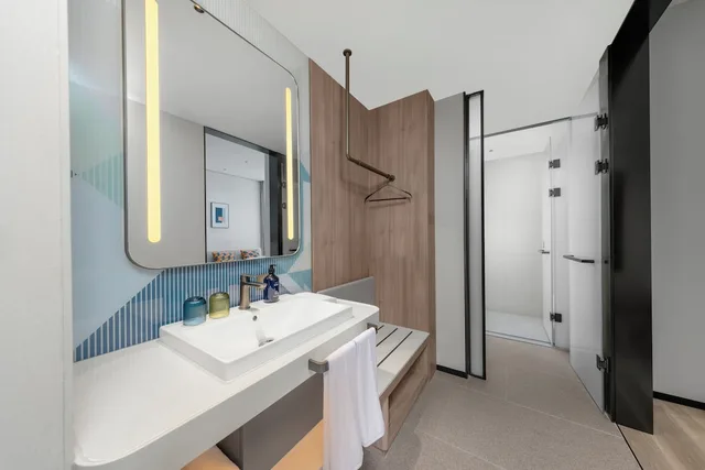 Standard, King Bed, Street View، Holiday Inn Express Shanghai Jing An Xikang Road by IHG 7/10