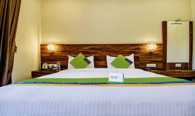 غرفة ديلوكس بسرير كوين بشرفة، Treebo Jp Cottage 4/5