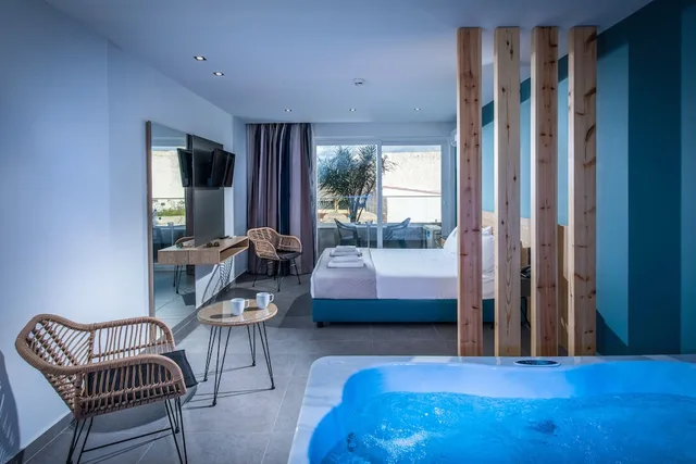 Superior, King Bed, Indoor Jetted Tub، Enorme Infinity Beach 3/6