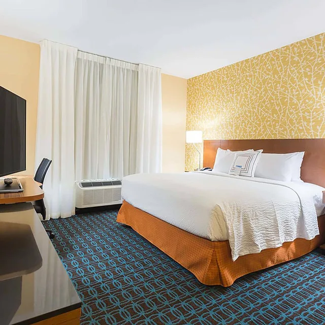 غرفة بسرير كينج بحوض استحمام لذوي الإعاقة، Fairfield Inn And Suites Jamestown 2/4
