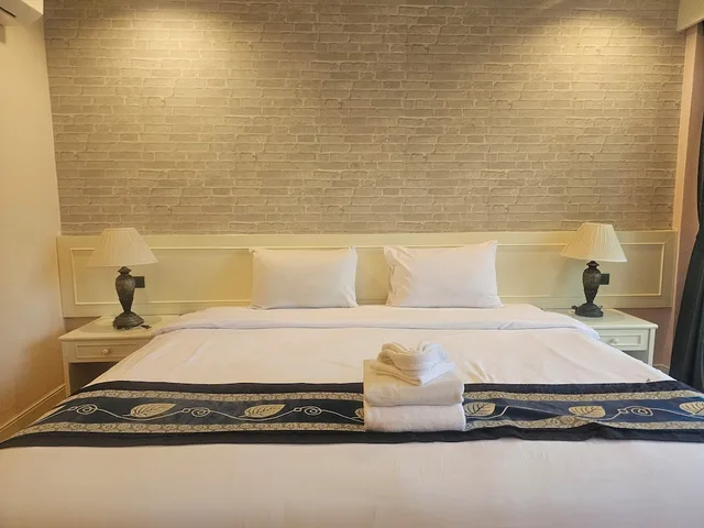 غرفة ديلوكس بسرير كينج بإطلالة على المسبح، Patong Central Residence & Apartment 6/7