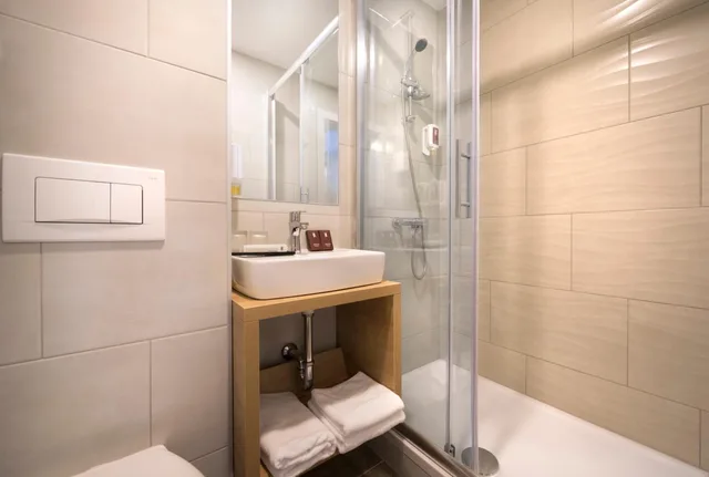 غرفة عائلية سوبيريور بإطلالة على البحر بشرفة، Remisens Hotel Epidaurus 1/7