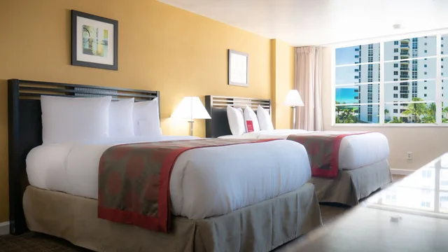Deluxe, 2 Queen Beds, Partial View, Kitchenette، Ramada Plaza by Wyndham Marco Polo Beach Resort 2/7