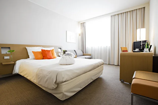 غرفة تنفيذية بسرير كينج مع أريكة، Novotel Milano Malpensa Airport 7/10
