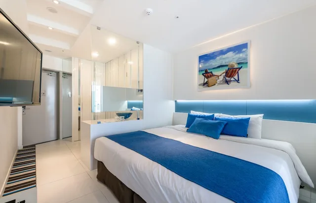 غرفة بسرير كينج بإطلالة على البحر بشرفة، Aimi Jeju Beach Hotel 5/10
