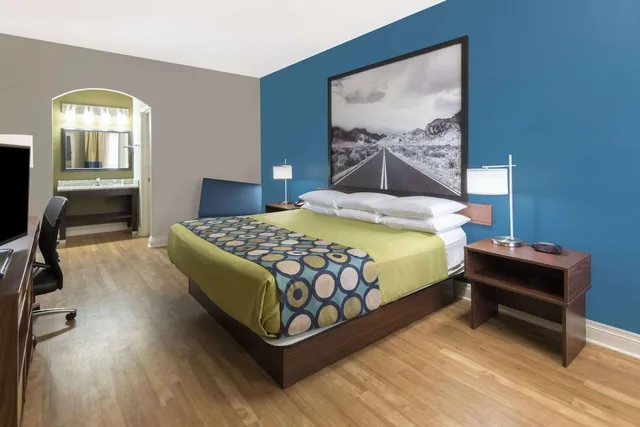 غرفة بسرير كوين لذوي الإعاقة، Super 8 by Wyndham San Antonio Near Fort Sam Houston 2/7