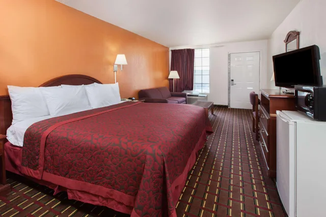 غرفة بسرير كينج للمدخنين، Days Inn By Wyndham El Reno 2/4