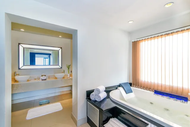Preferred Club, Swim Out, Master, Suite, King Bed, Ocean Front، Secrets Wild Orchid Montego Bay - Adults Only 3/4