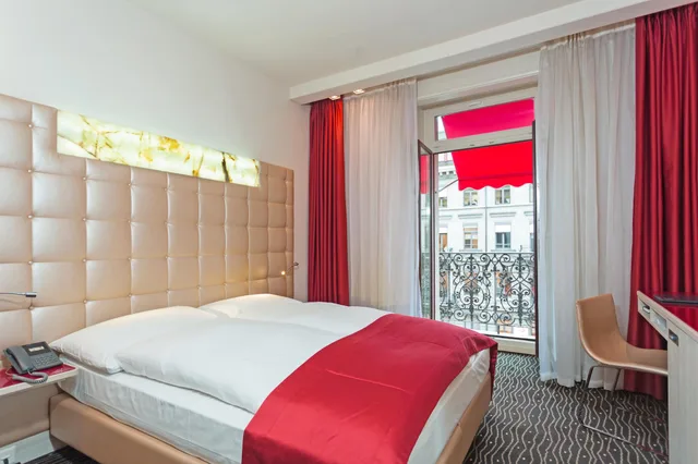 غرفة بسرير مزدوج بإطلالة، HOTEL ST GOTTHARD 2/2