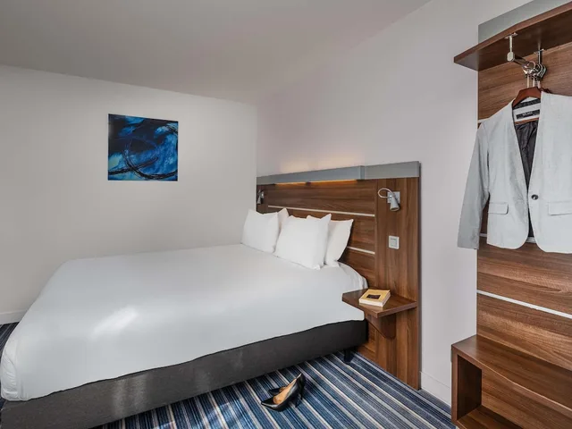 Renovated, Double Bed، Novotel Marseille Centre Gare 4/6