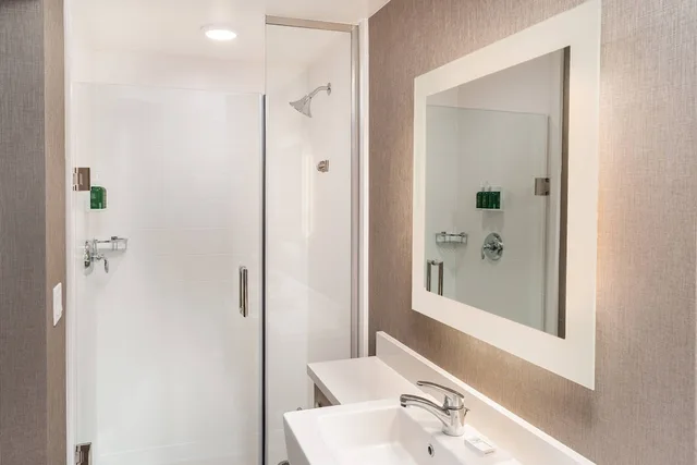 جناح بسرير كينج مع أريكة لذوي الإعاقة، SpringHill Suites by Marriott Irvine Lake Forest 2/2