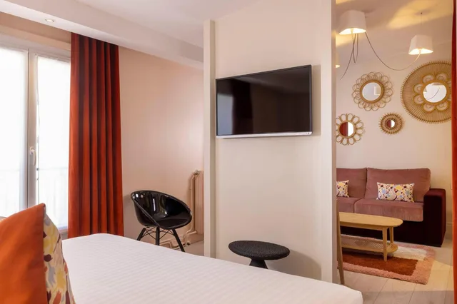 Eiffel, Junior Suite, King Bed, Sofa، ELYSEES 8 1/1