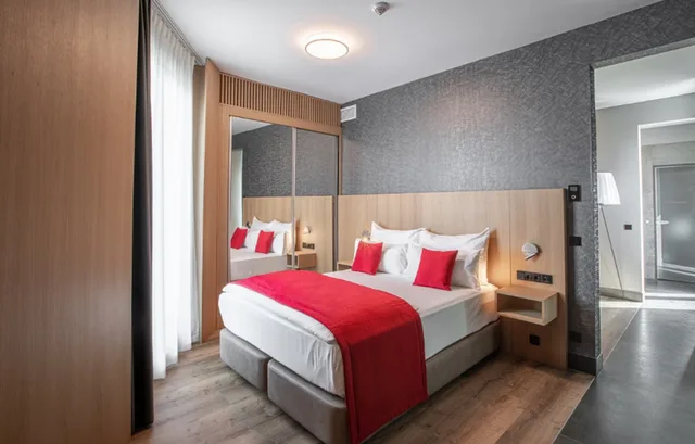 جناح سوبيريور، Ocak Hotel 1/2