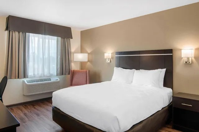 غرفة قياسية بسرير كوين، Econo Lodge Inn & Suites Springfield Main Street 3/10
