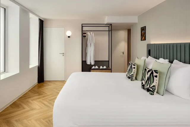 Junior Suite, King Bed, Eiffel View، H4 Wyndham Paris Pleyel 4/10
