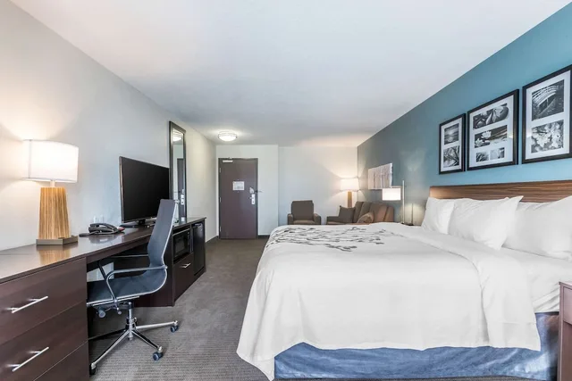 جناح بسرير كينج مع أريكة لذوي الإعاقة، Sleep Inn & Suites West Des Moines near Jordan Creek 1/3