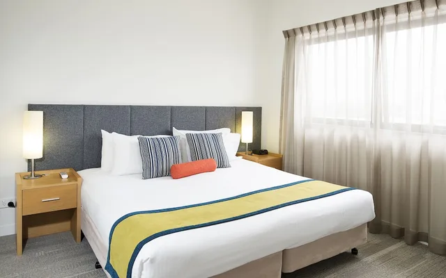 Efficiency, King Bed, Accessible، MainStay Suites Mackay 1/2