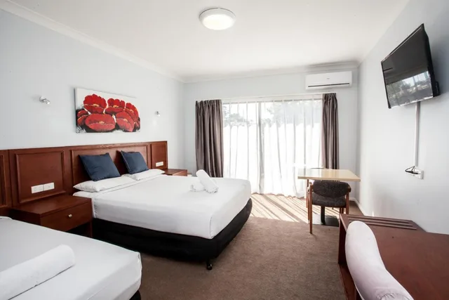 غرفة قياسية ثلاثية، SPRINGWOOD MOTOR INN 1/1