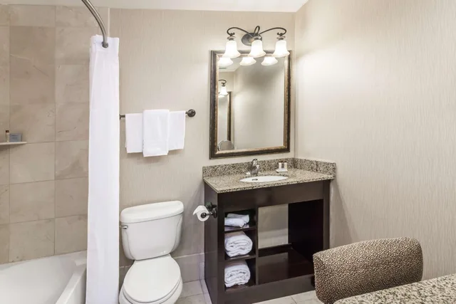 جناح بسرير كوين لذوي الإعاقة، Hawthorn Suites by Wyndham West Palm Beach 4/6
