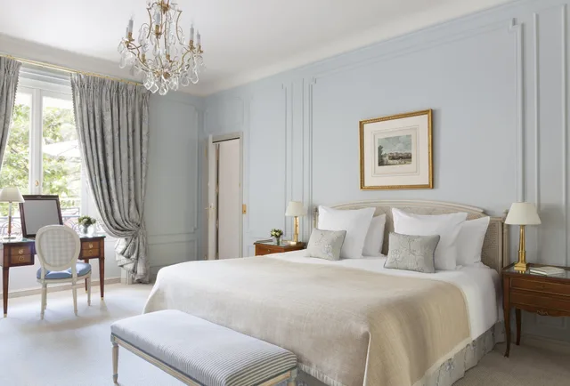 Deluxe, Suite, King Bed, Le Bristol Paris 2/10