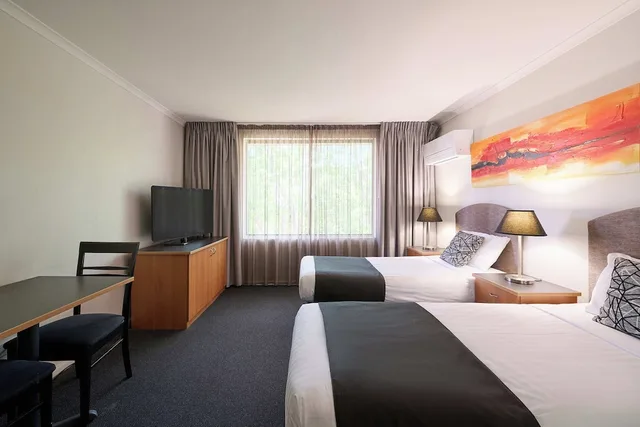 غرفة بسريرين منفصلين، Alpha Hotel Canberra 2/5