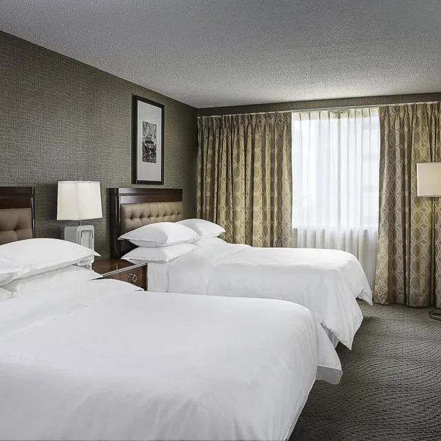غرفة قياسية بسريرين مزدوجين، Sheraton Oklahoma City Downtown Hotel 1/6