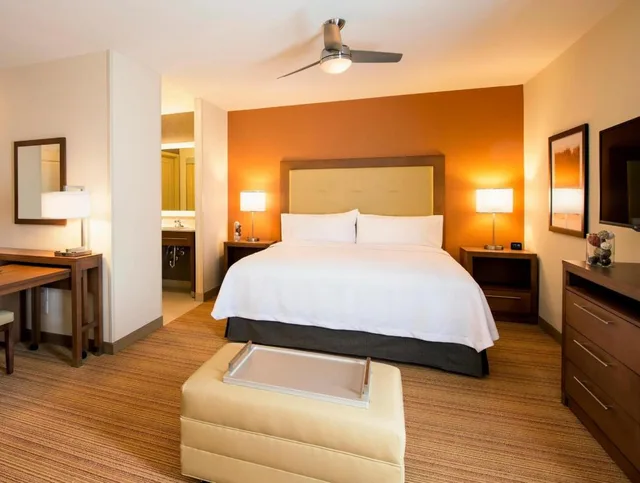 استوديو بسرير كينج مع أريكة لذوي الإعاقة، Homewood Suites By Hilton Winnipeg Airport Polo Park 1/3