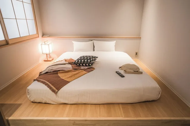Signature, Studio, Queen Bed, WAYFARER Gojo 1/5