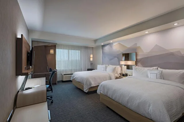 غرفة ديلوكس بسرير مزدوج بحوض استحمام، Courtyard Houston Sugar Land Lake Pointe 1/5